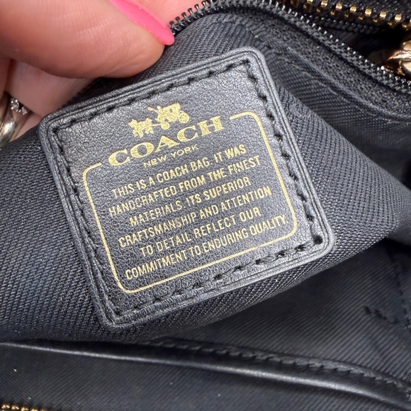 Coach Swagger 27 in Black Pebbled Leather – Gold Hardware - Picture 5 of 11